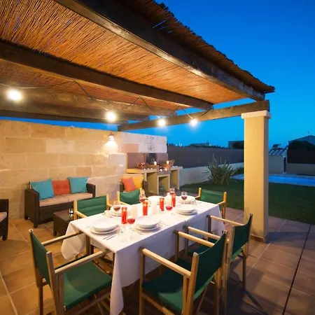 Cala'n Blanes Sleeps 6 Pool Air Con Willa